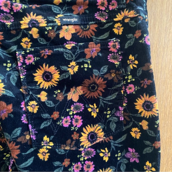 WRANGLER • High Rise Corduroy Fierce Flare - Floral - Size 12 x 34 - Picture 10 of 16